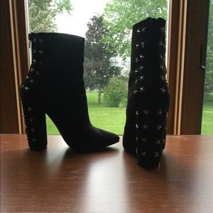 Heeled black boots
